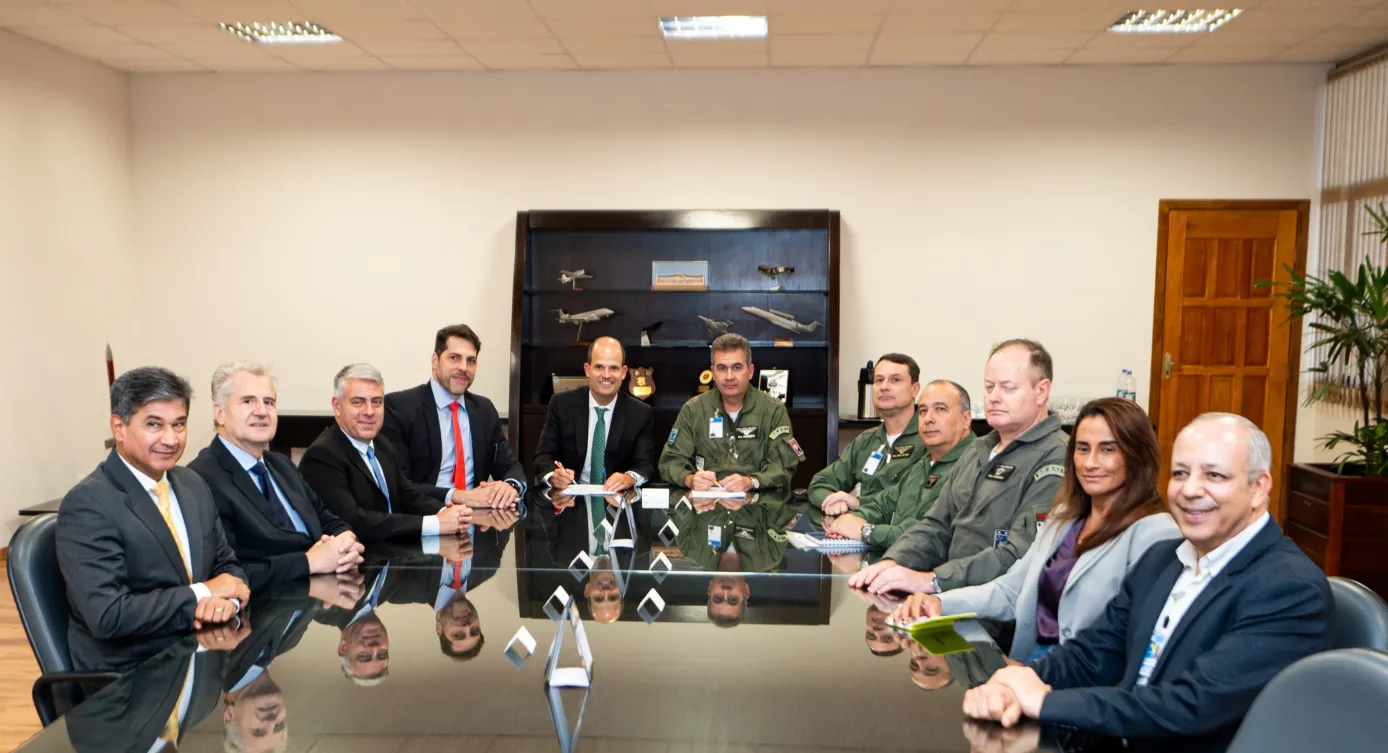 Signing between EDGE and General Director of the Department of Aerospace Science &amp; Technology, Air Force General Maurício Augusto de Medeiros